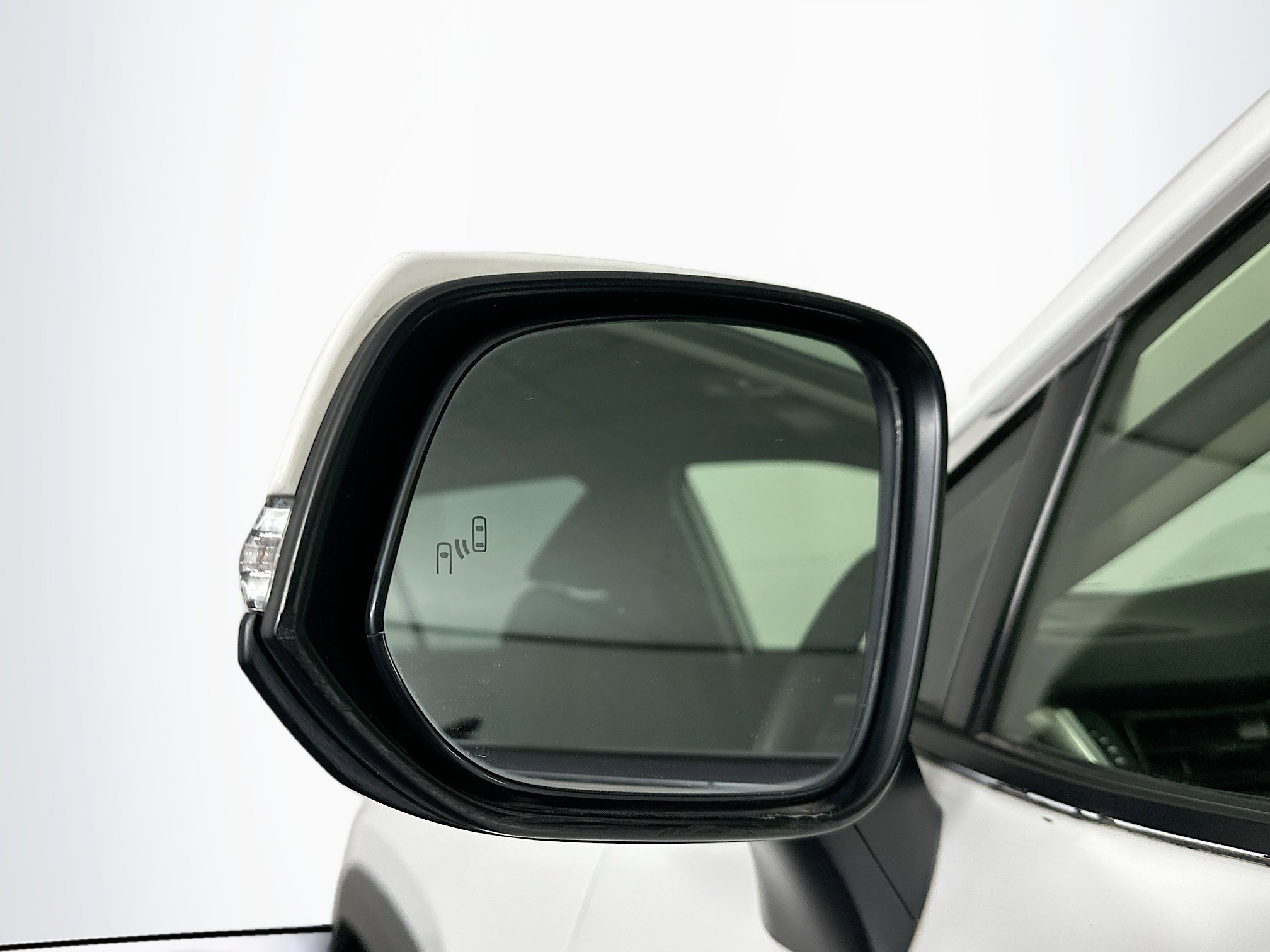 Used 2019 Toyota RAV4 XLE FWD image 16