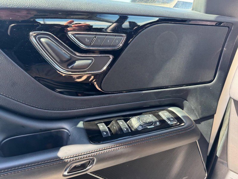 Certified 2025 Lincoln Aviator AWD image 25