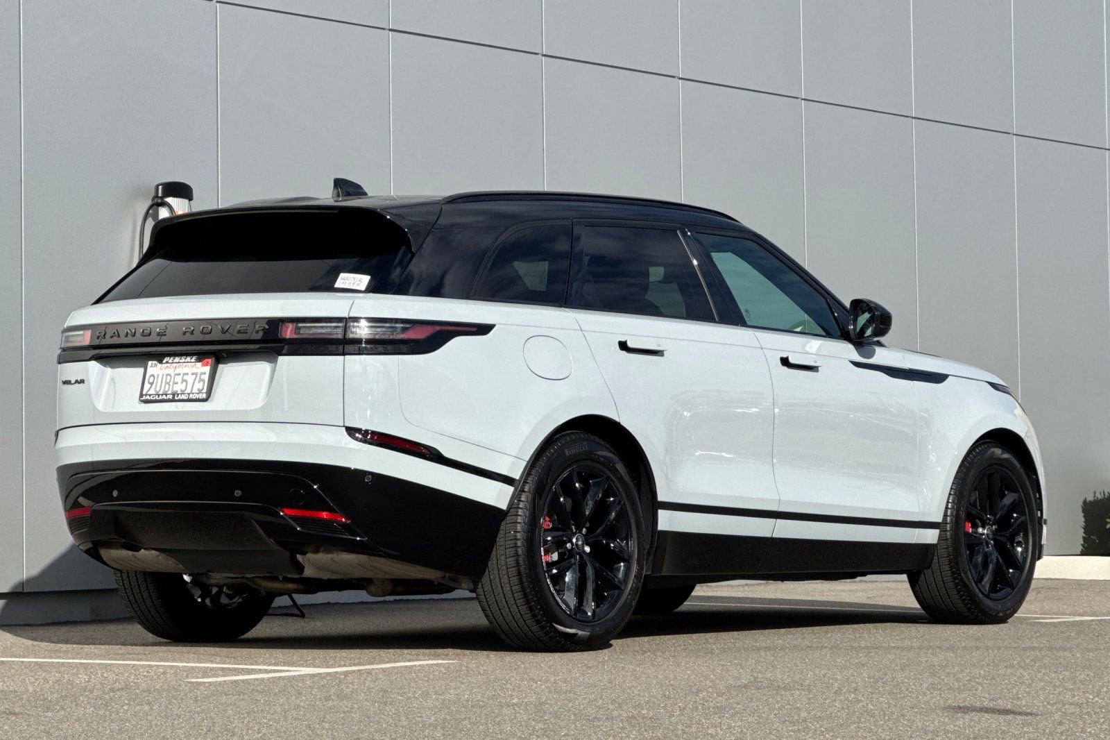 Used 2025 Land Rover Range Rover Velar Dynamic SE image 5