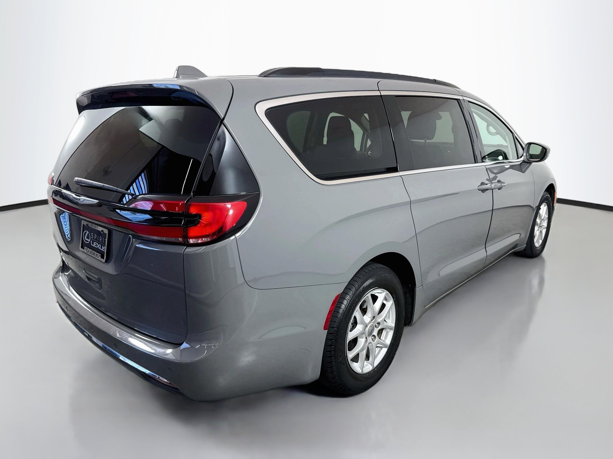 Used 2022 Chrysler Pacifica Touring-L FWD image 7