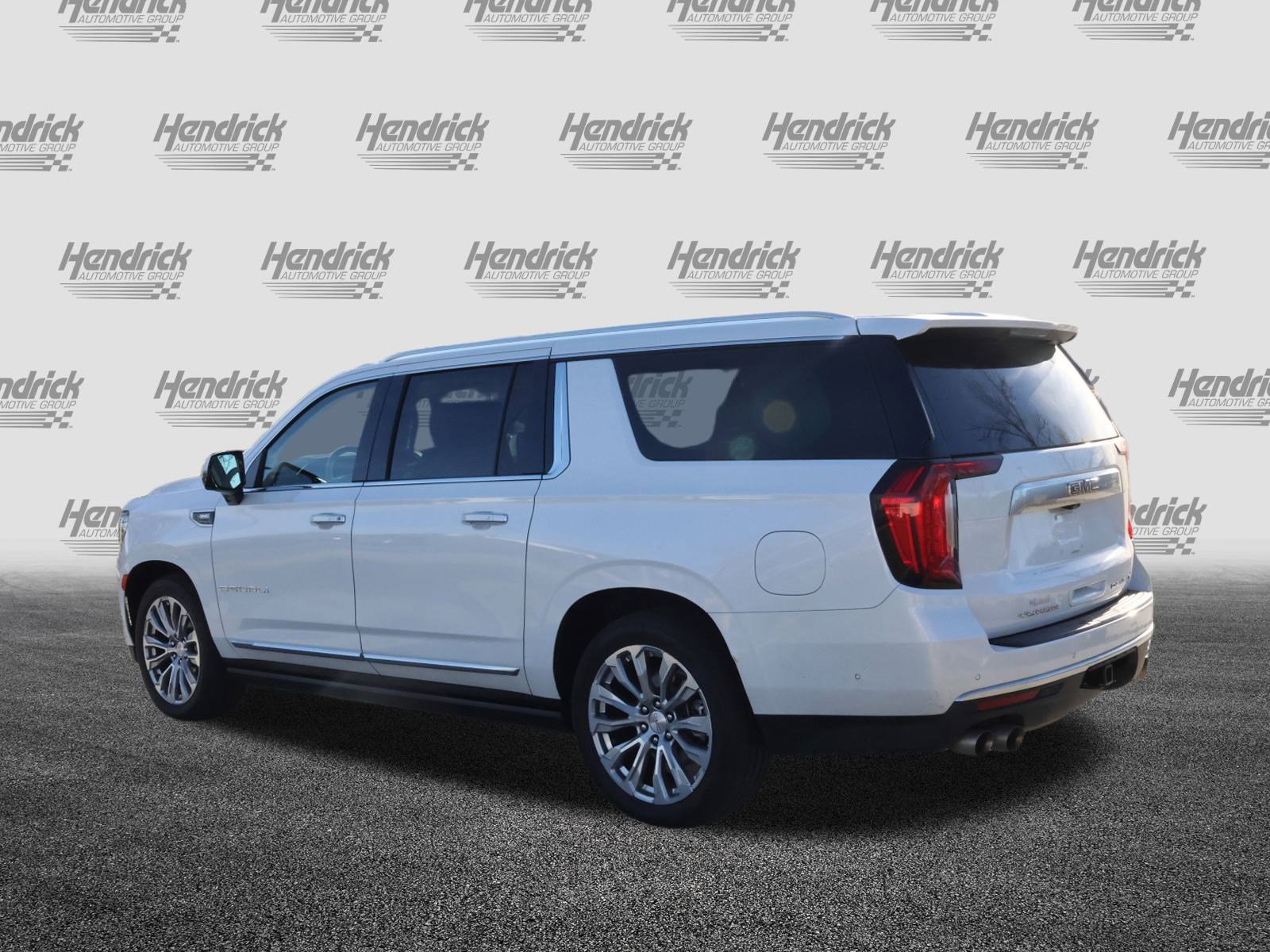 Used 2024 GMC Yukon XL Denali w/ Denali Reserve Package image 7