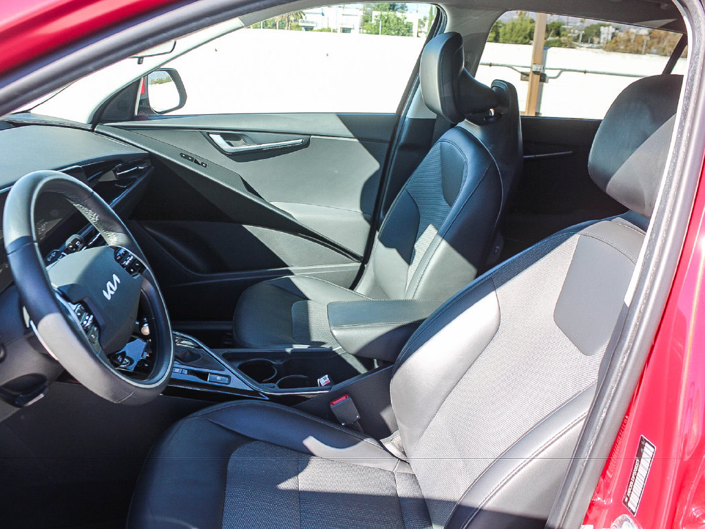Used 2023 Kia Niro EX FWD image 18