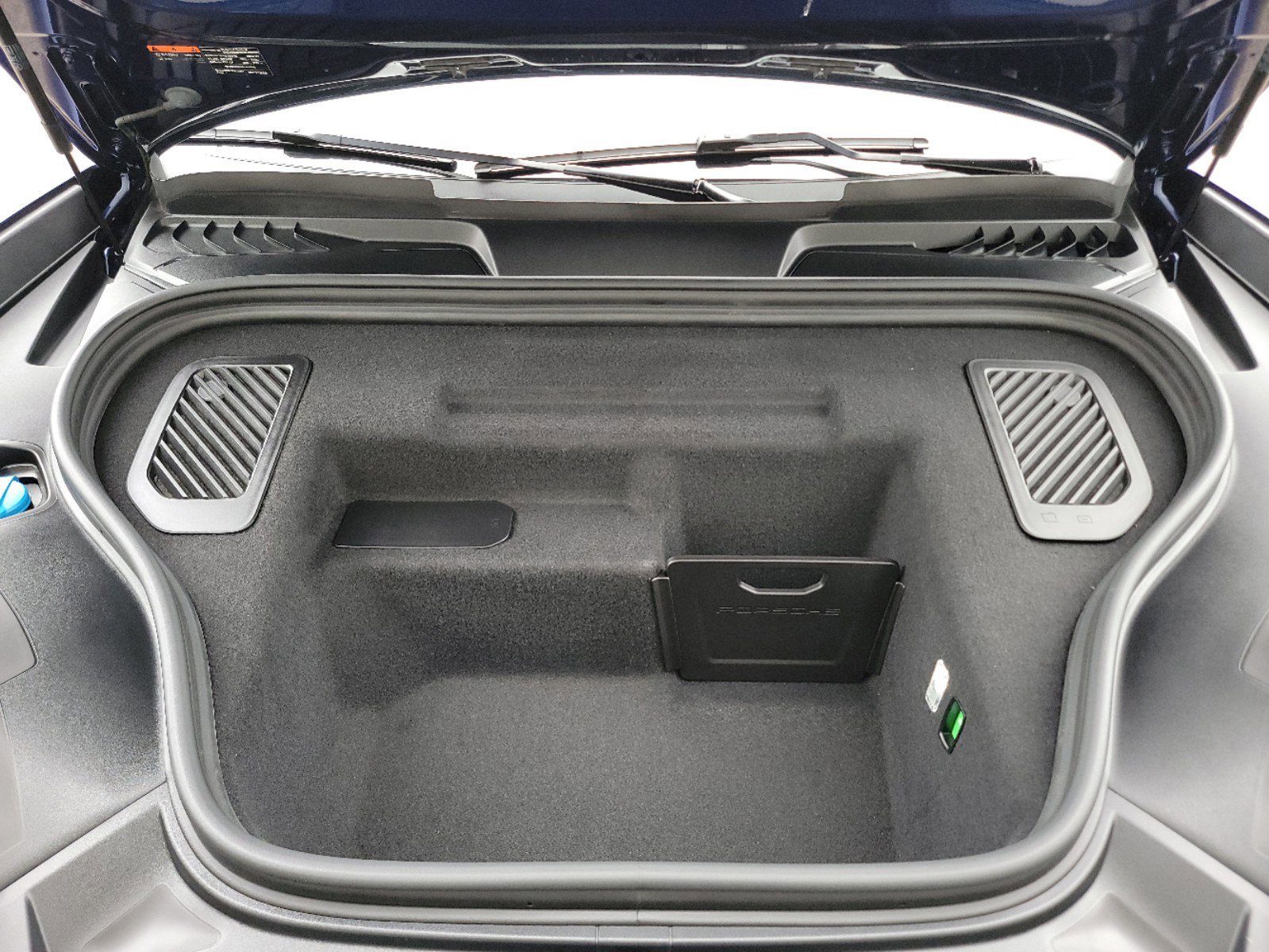 Used 2024 Porsche Macan 4 Electric image 26