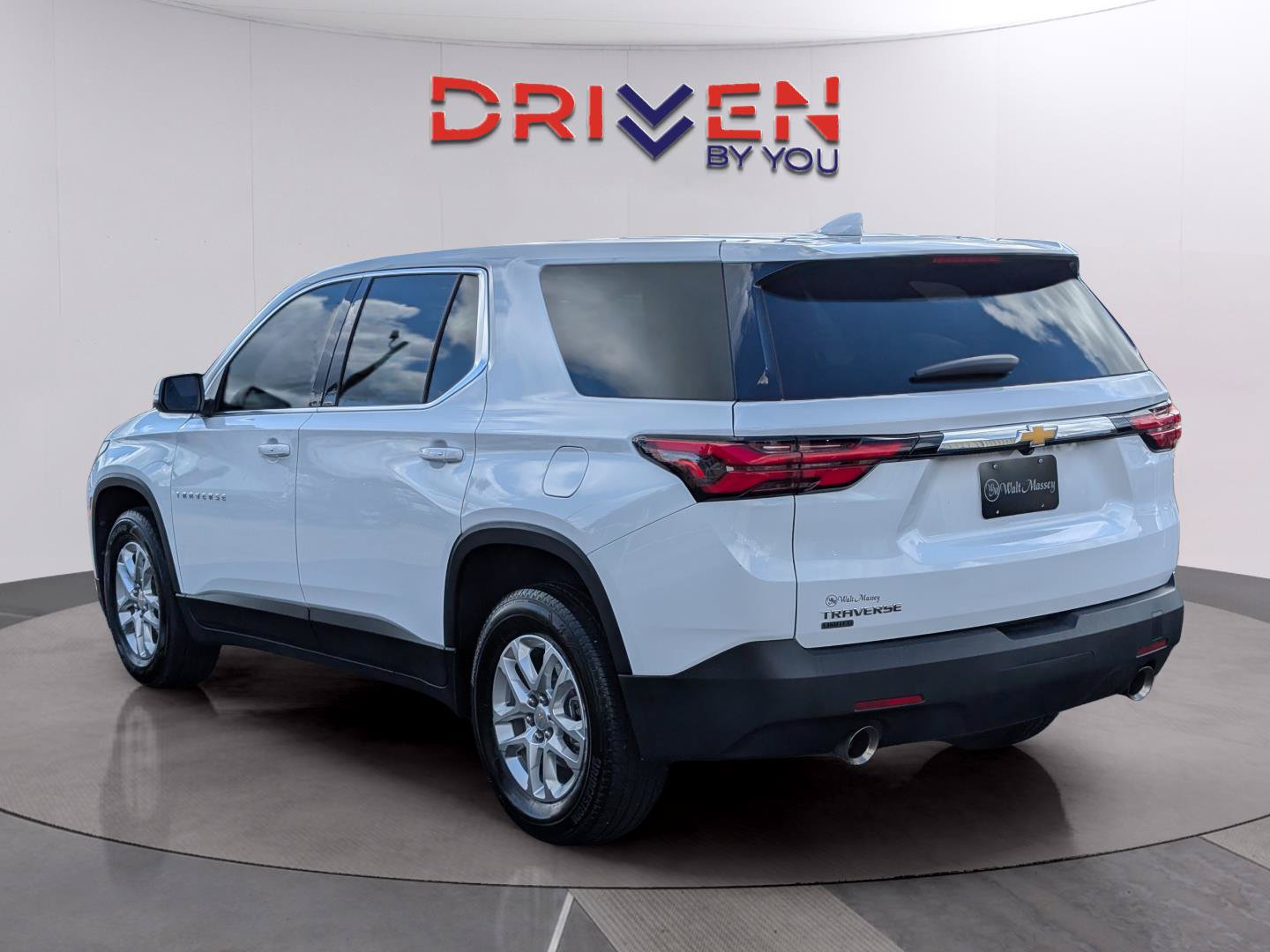 Used 2024 Chevrolet Traverse LS w/ Safety Package FWD image 3