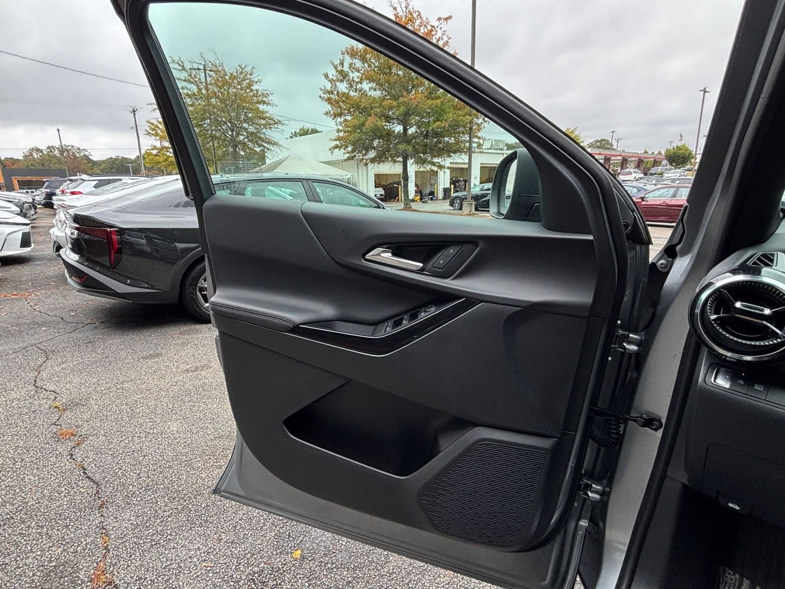 Used 2025 Chevrolet Equinox LT image 20