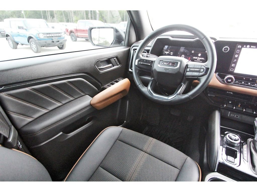 Used 2025 GMC Canyon AT4 image 11