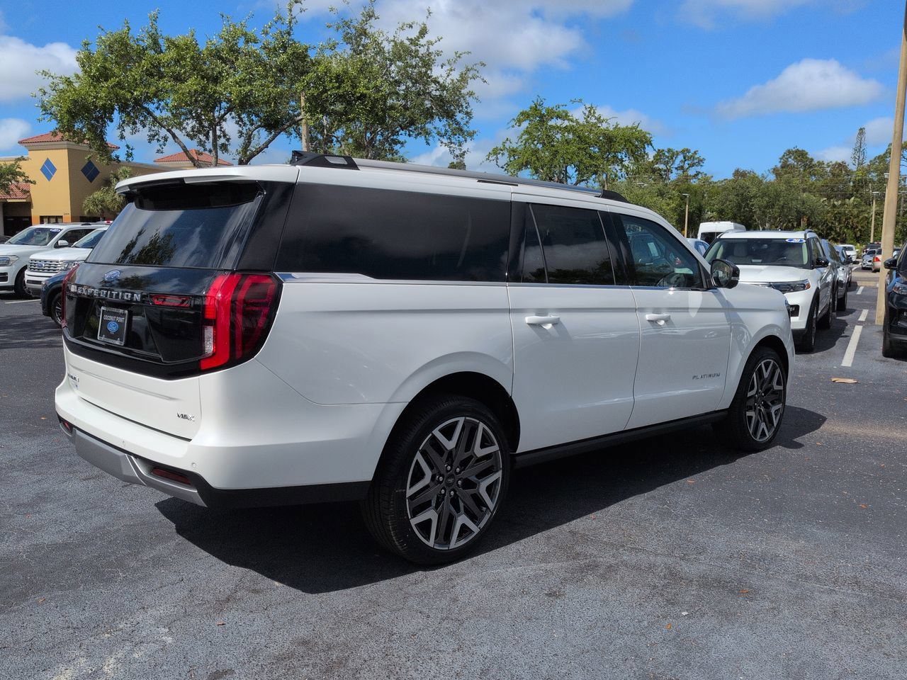New 2026 Ford Expedition Max Platinum w/ Platinum Ultimate Package AWD/4WD image 4