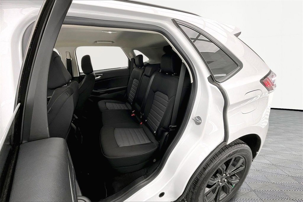 Used 2022 Ford Edge SE w/ Black Appearance Package image 26