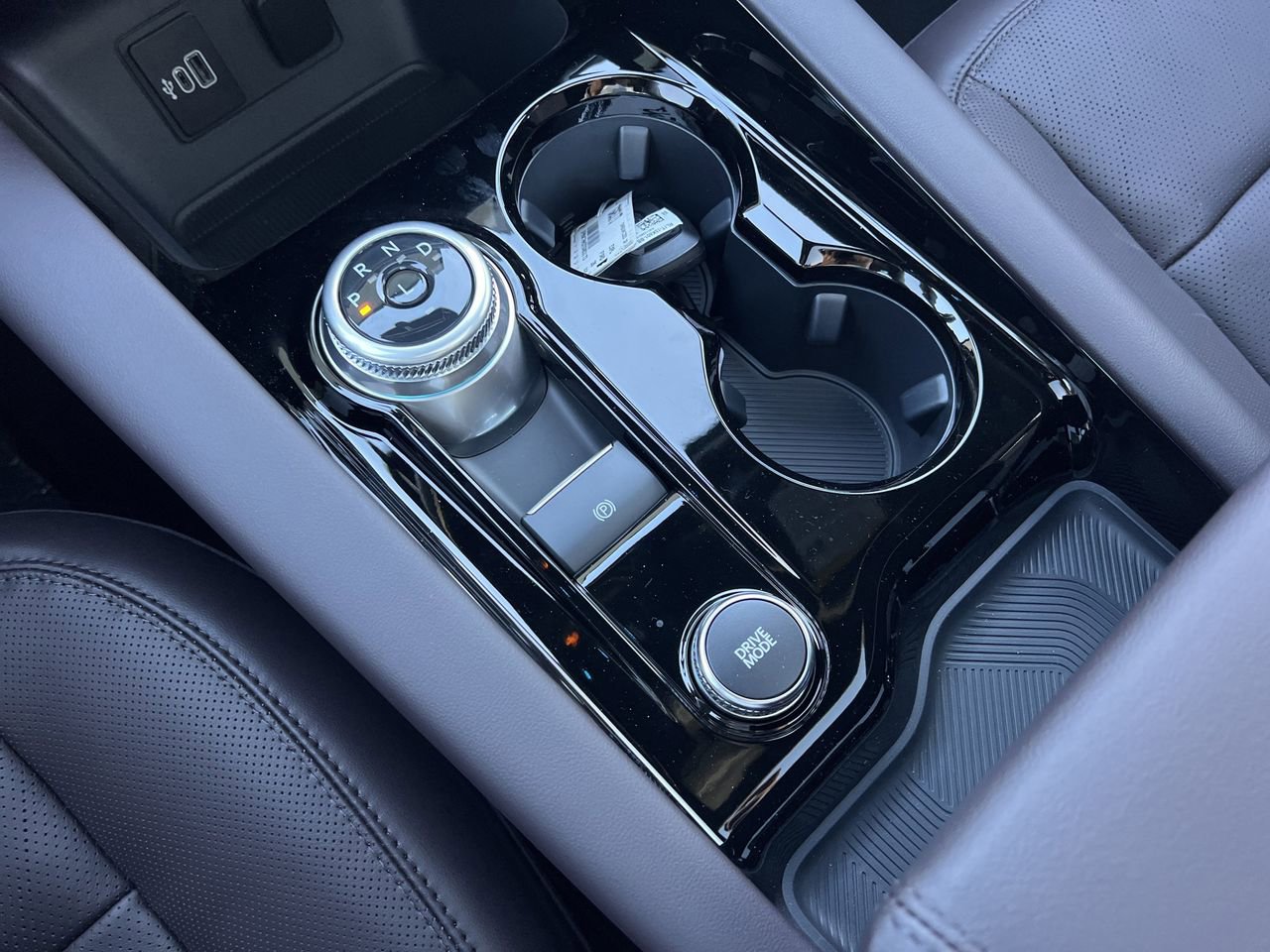 New 2026 Ford Explorer Platinum image 8