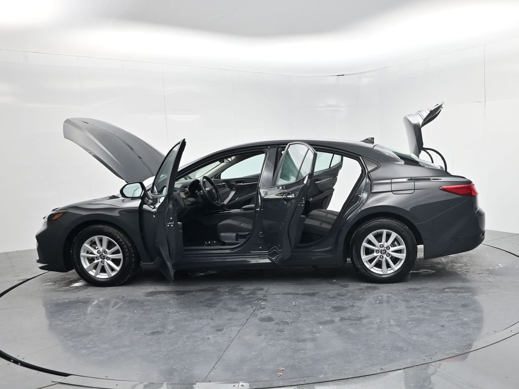 Used 2025 Toyota Camry LE image 54
