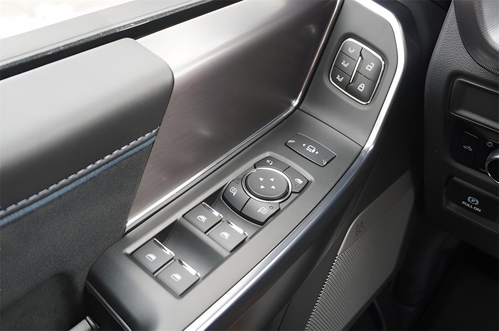 Used 2025 Ford F150 Platinum w/ FX4 Off-Road Package image 30