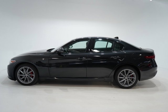 Used 2022 Alfa Romeo Giulia Ti image 4