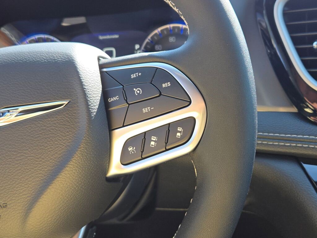 New 2026 Chrysler Pacifica Select image 30