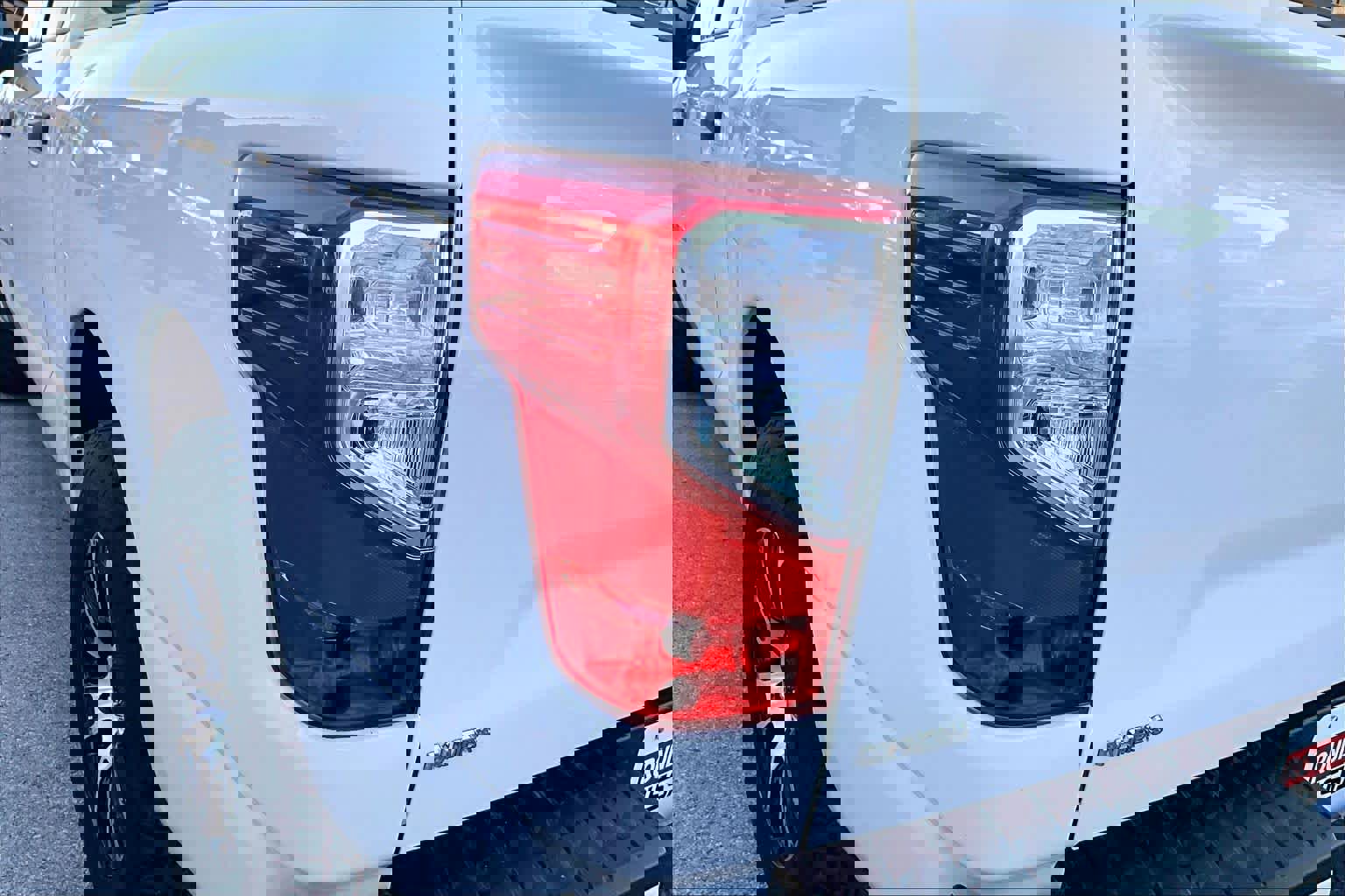 Used 2022 Nissan Titan SV image 28