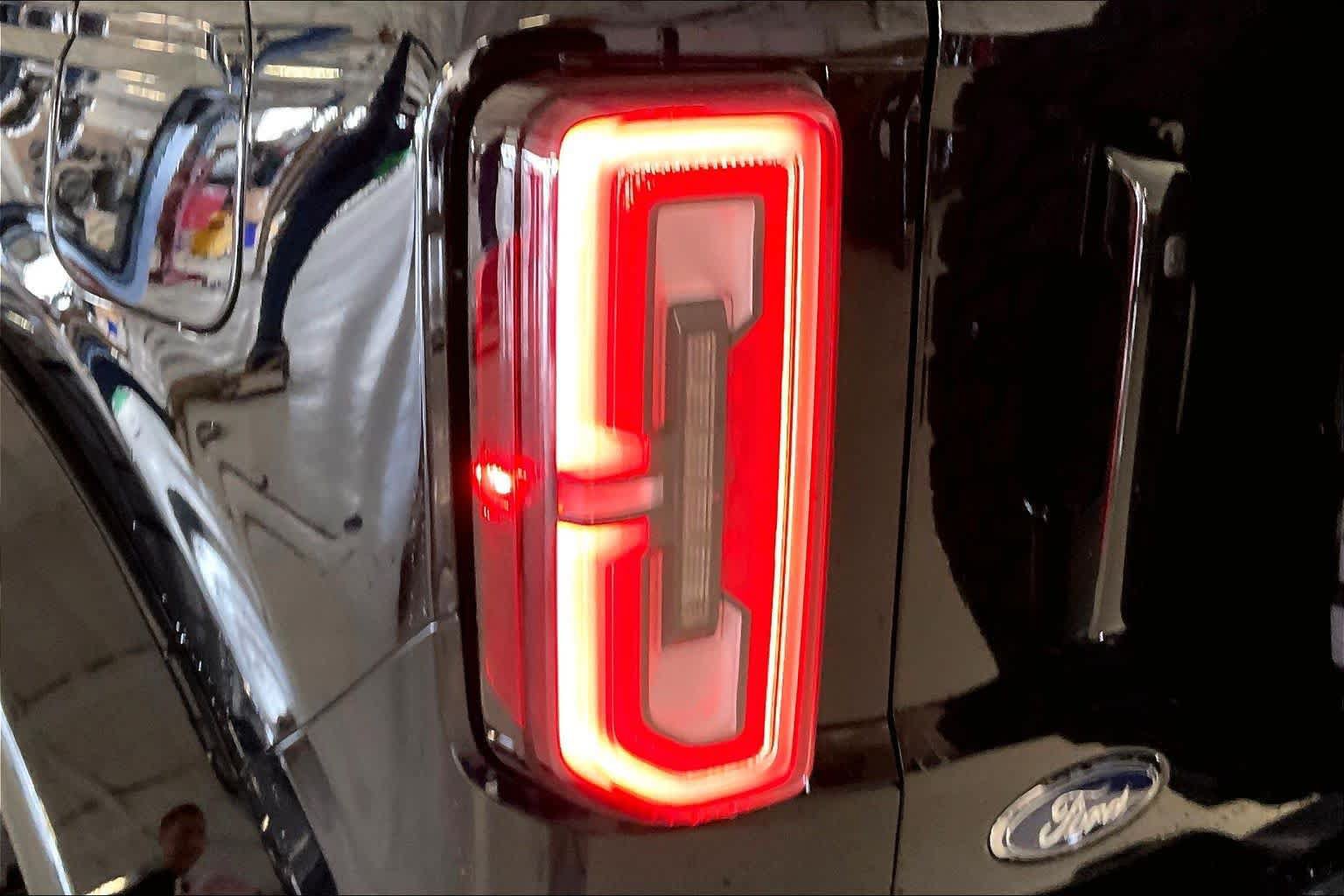 Used 2025 Ford Bronco Outer Banks AWD/4WD image 24