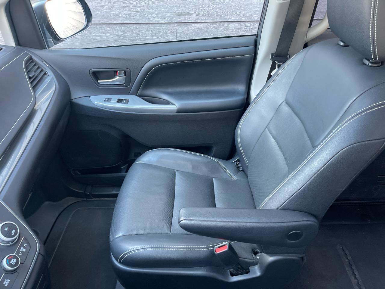 Used 2015 Honda Odyssey EX-L image 18