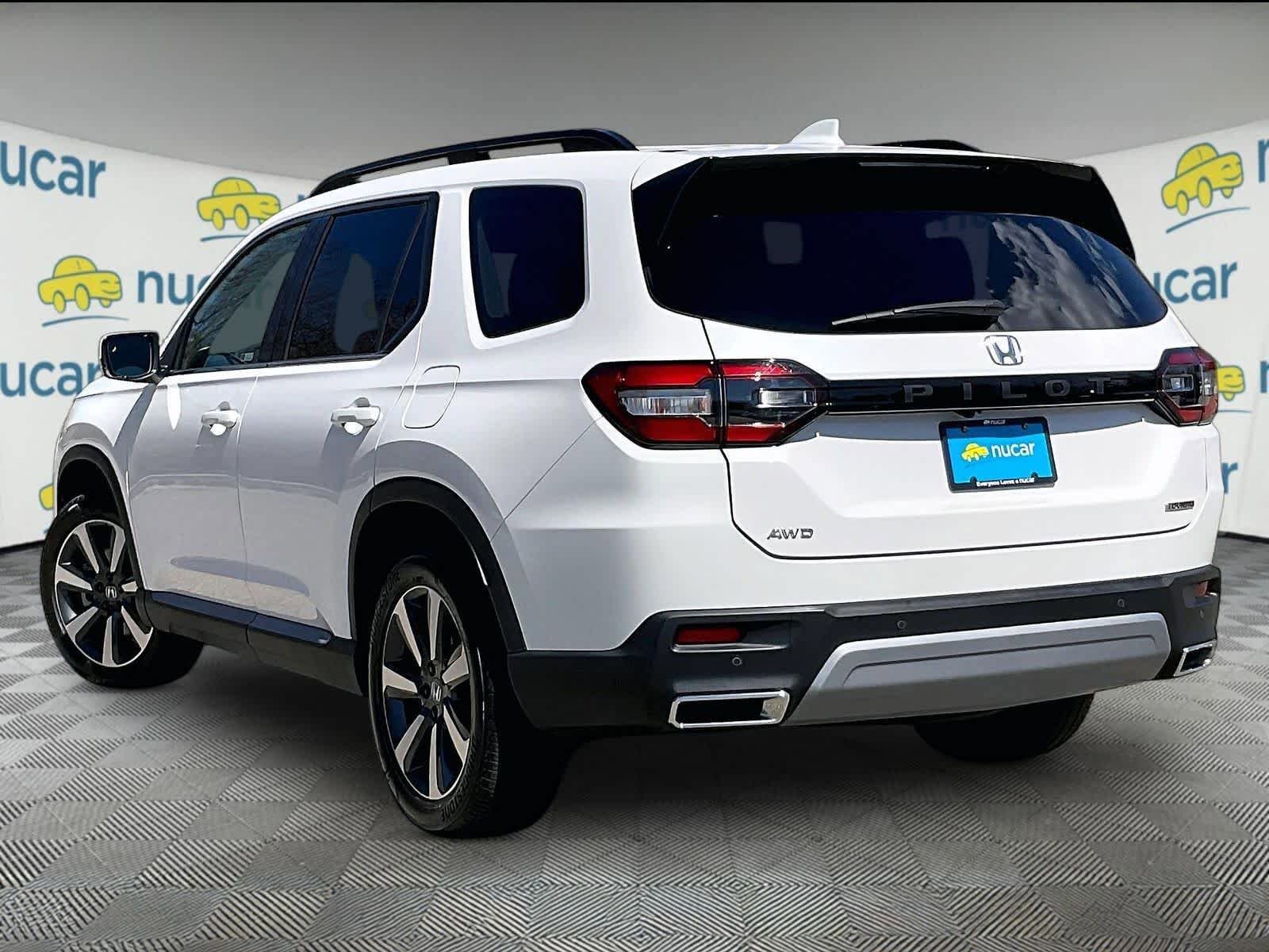 Used 2025 Honda Pilot Touring image 4