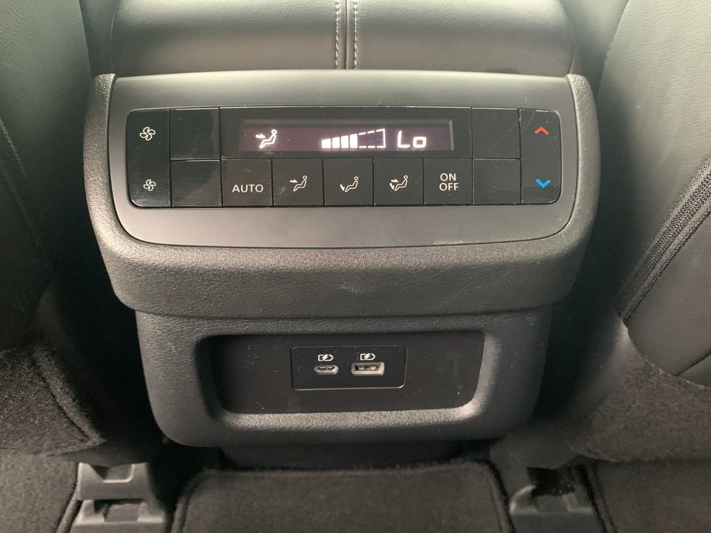 Used 2025 Nissan Pathfinder SL image 24