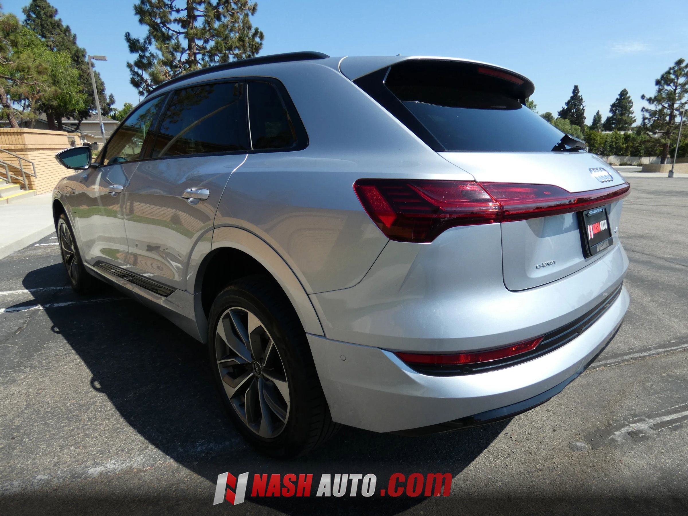 Used 2021 Audi e-tron Premium Plus AWD/4WD image 12