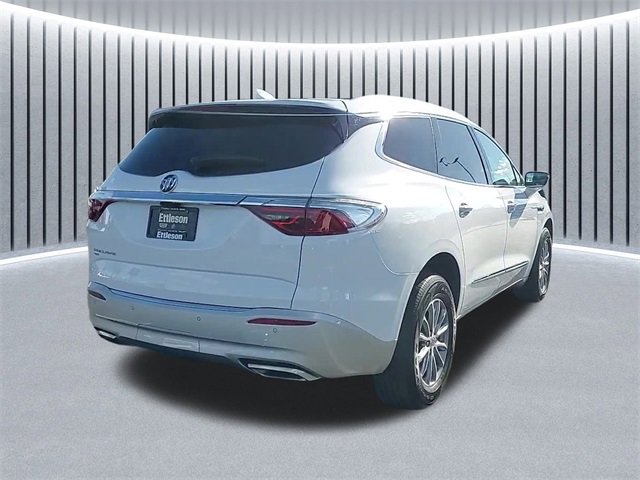 Used 2024 Buick Enclave Premium image 3