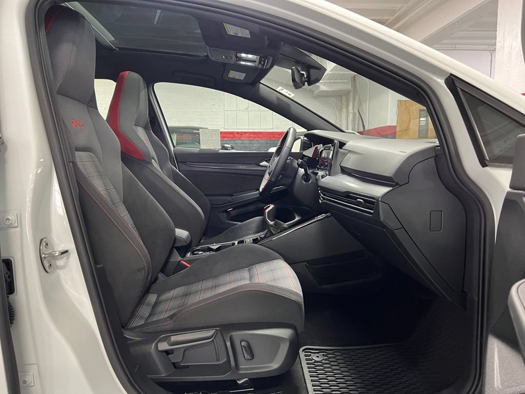 Used 2024 Volkswagen GTI SE FWD image 21