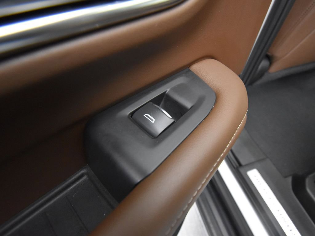 Used 2024 Chevrolet Suburban High Country image 10