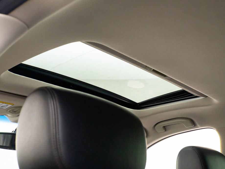 Used 2017 INFINITI QX70 AWD w/ Premium Package image 18