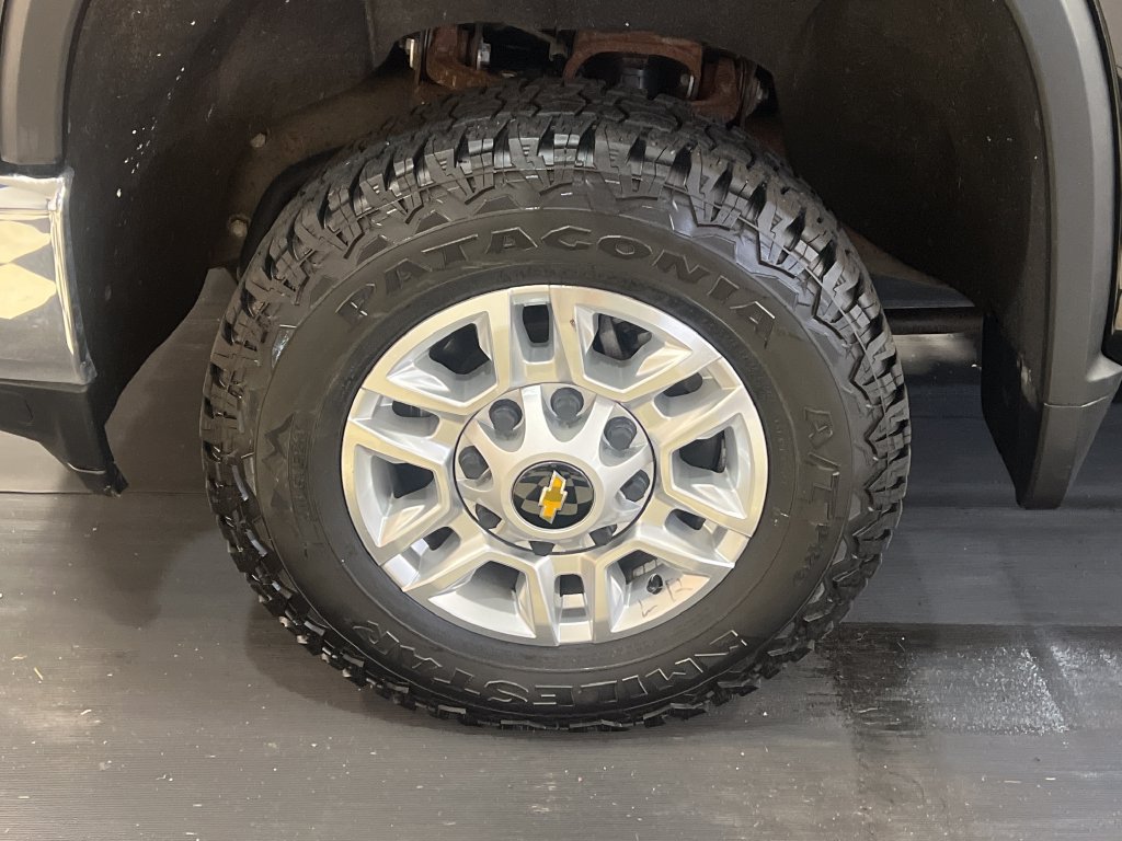 Used 2020 Chevrolet Silverado 2500 LT AWD/4WD image 6