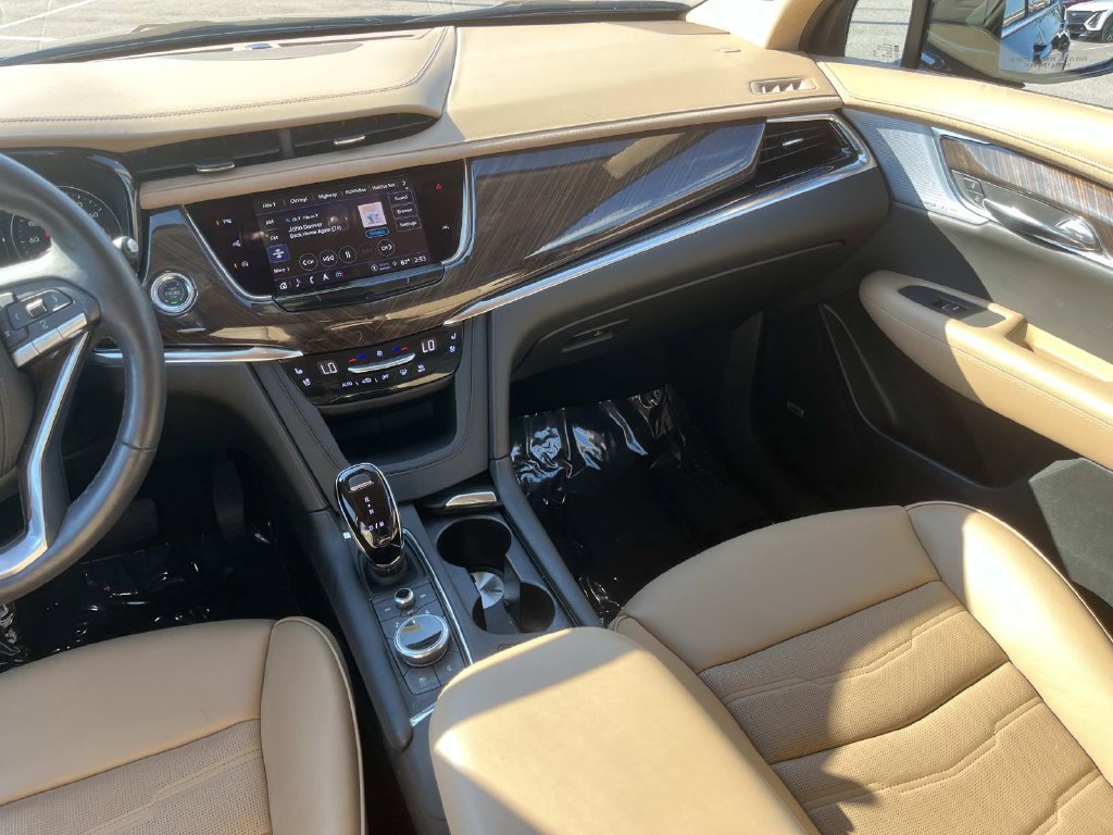 Used 2025 Cadillac XT6 Premium Luxury w/ Platinum Package FWD image 16