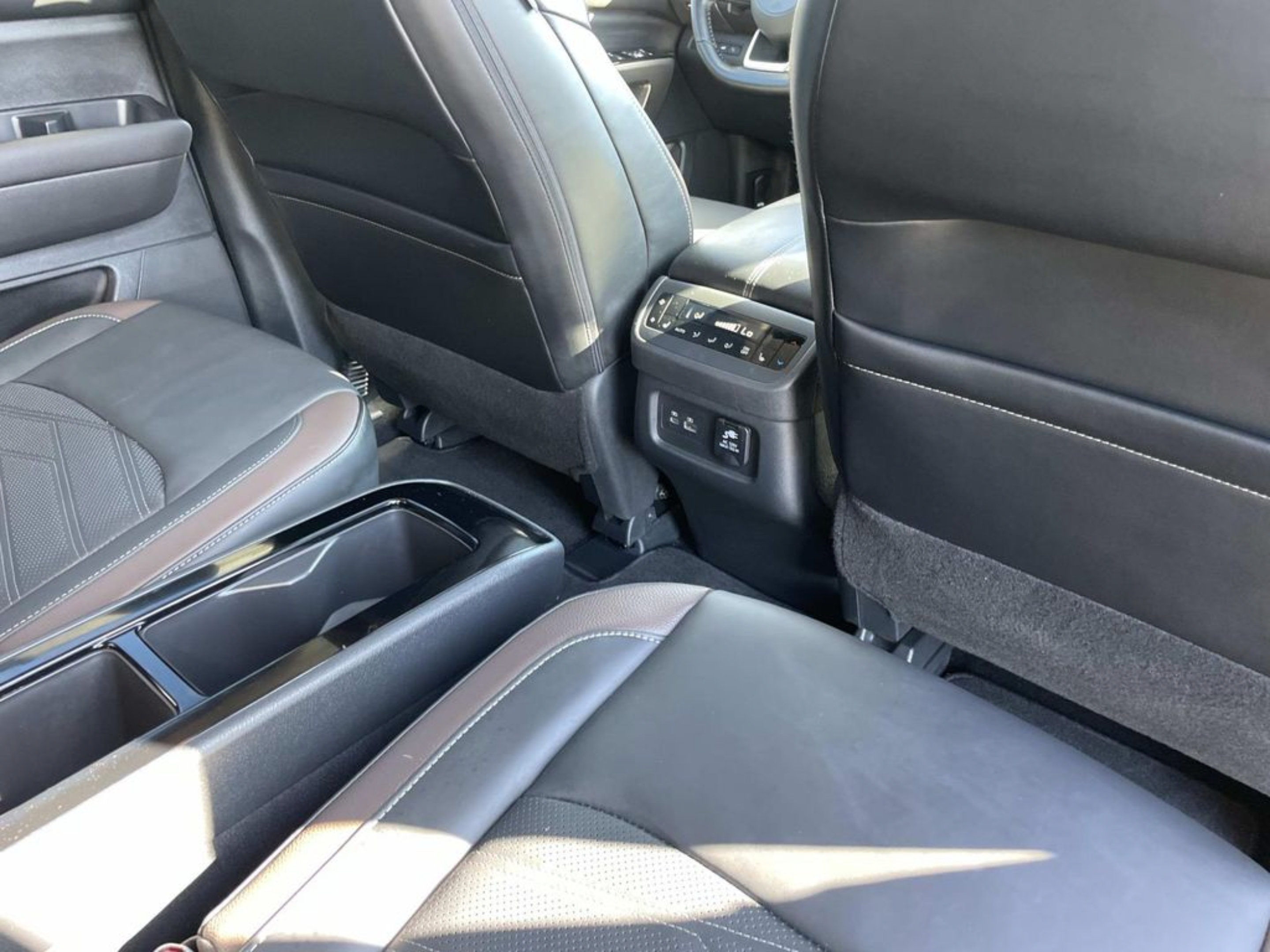 Used 2025 Nissan Pathfinder Platinum AWD/4WD image 19