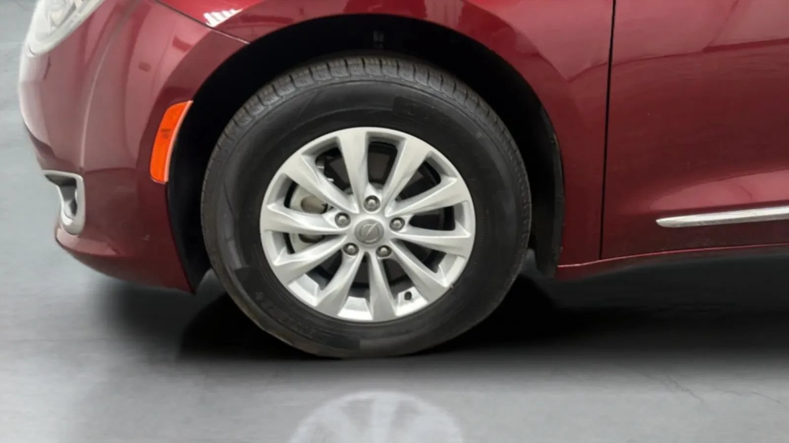 Used 2019 Chrysler Pacifica Touring-L FWD image 29