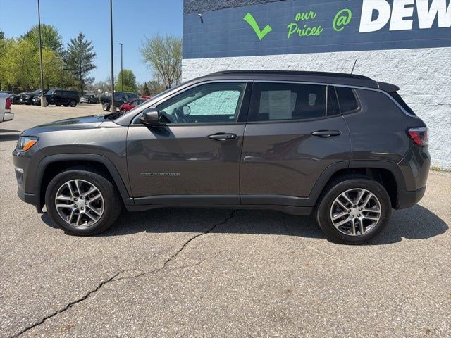 Used 2018 Jeep Compass Latitude w/ Popular Equipment Group AWD/4WD image 2