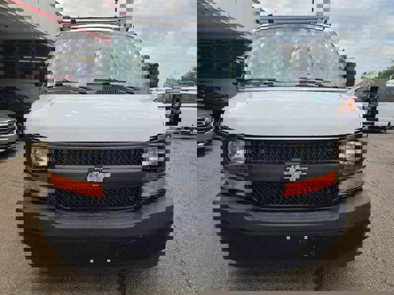 Used 2017 Chevrolet Express 2500 image 3