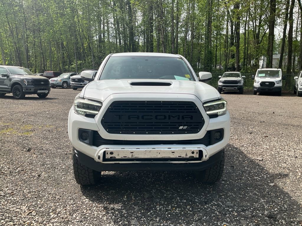 Used 2017 Toyota Tacoma TRD Sport image 2