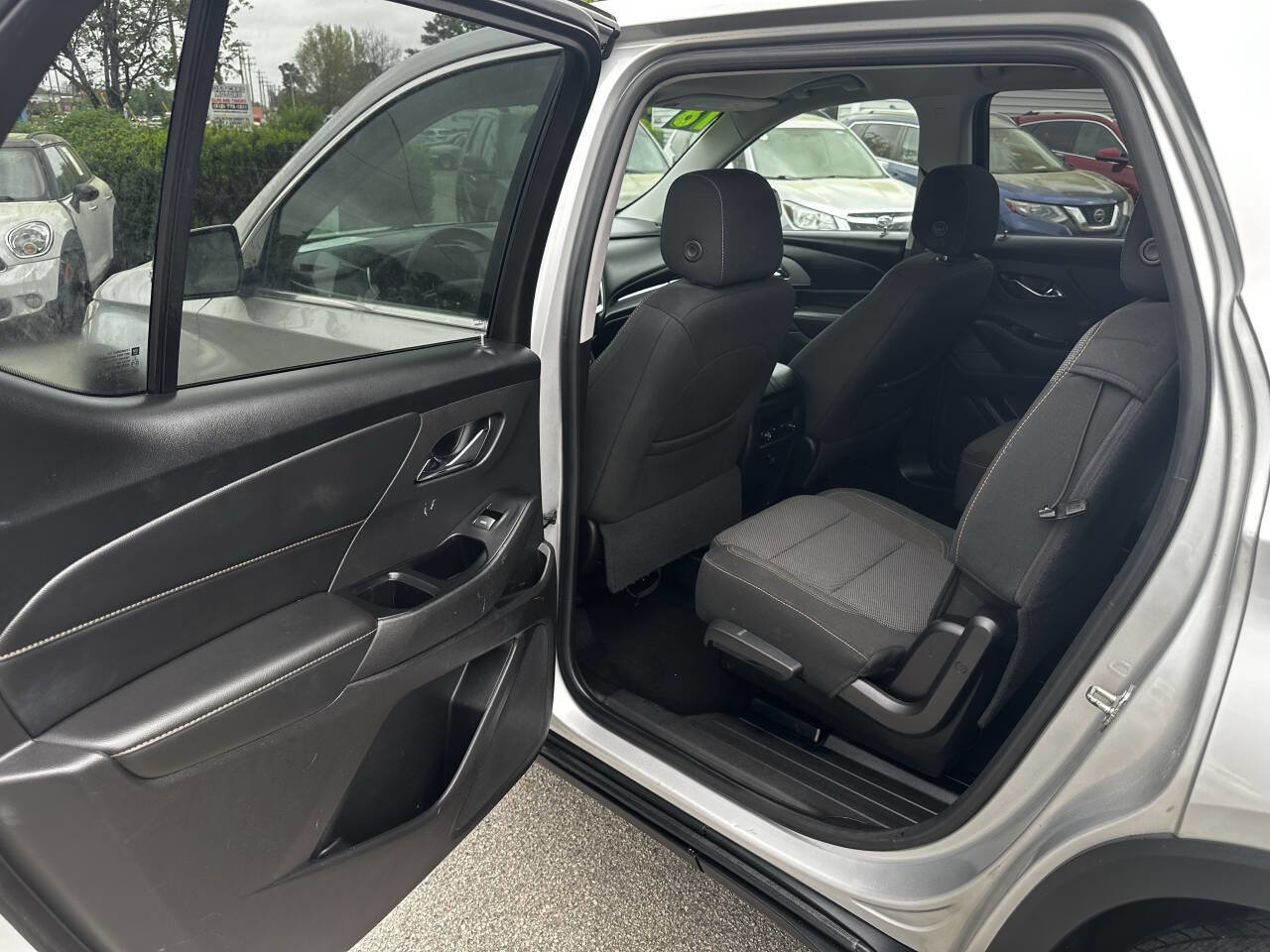 Used 2018 Chevrolet Traverse LT image 13