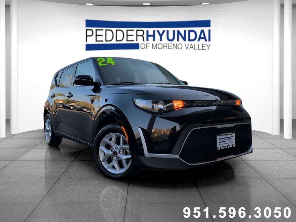 Used 2024 Kia Soul LX w/ Option Group 015 FWD image 1