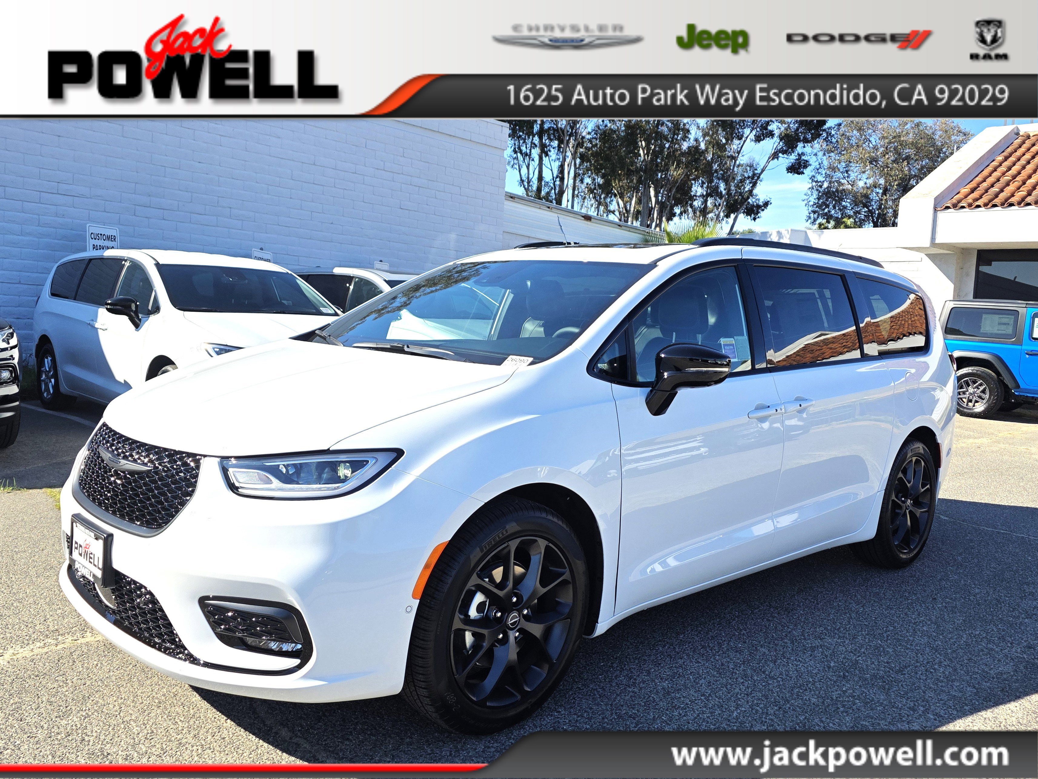 New 2026 Chrysler Pacifica Limited w/ S Appearance Package