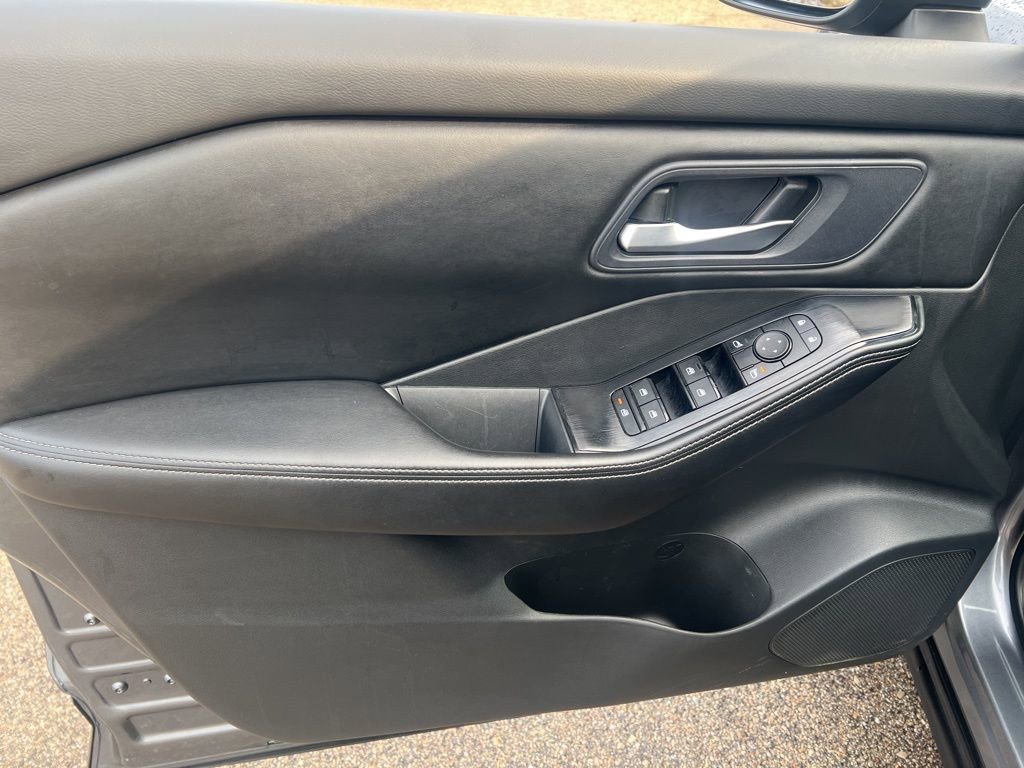 Used 2024 Nissan Rogue SV image 7