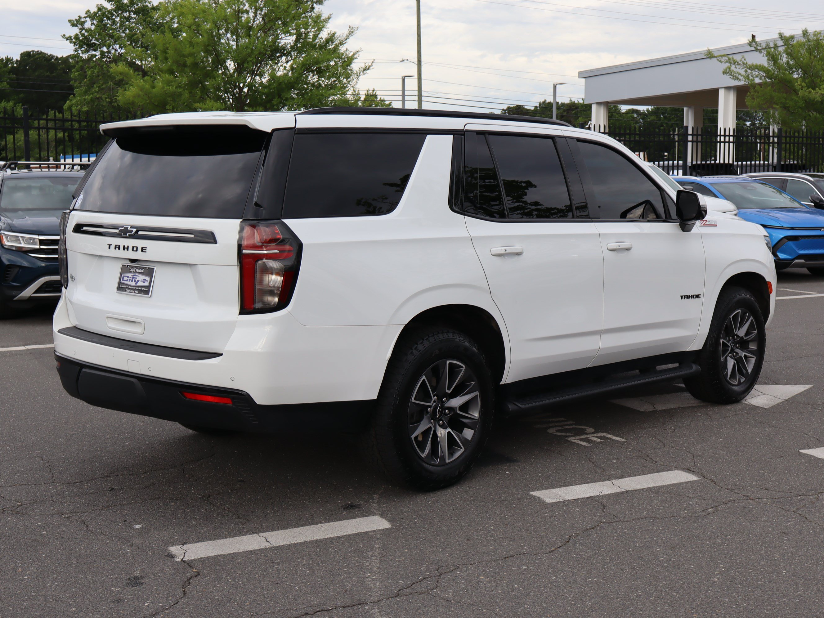 Used 2023 Chevrolet Tahoe Z71 w/ Luxury Package AWD/4WD image 10