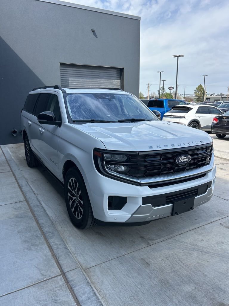Used 2025 Ford Expedition Max Platinum image 3