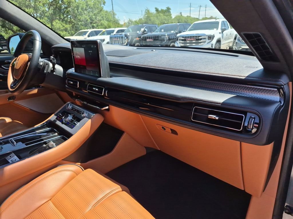 Used 2023 Lincoln Aviator Black Label w/ Dynamic Handling Package AWD/4WD image 39