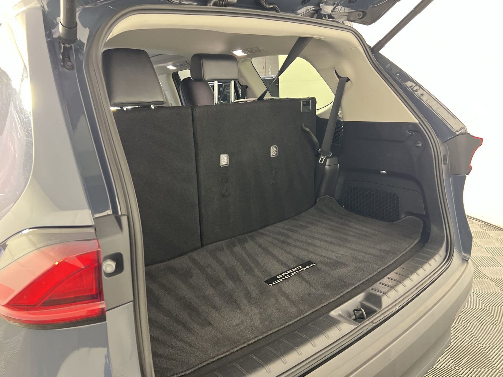 Used 2025 Toyota Grand Highlander AWD image 25