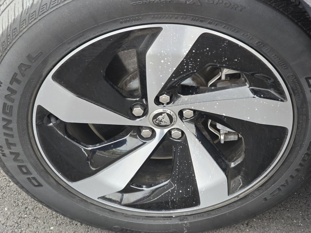 Used 2025 Jaguar F-PACE R-Dynamic S image 32