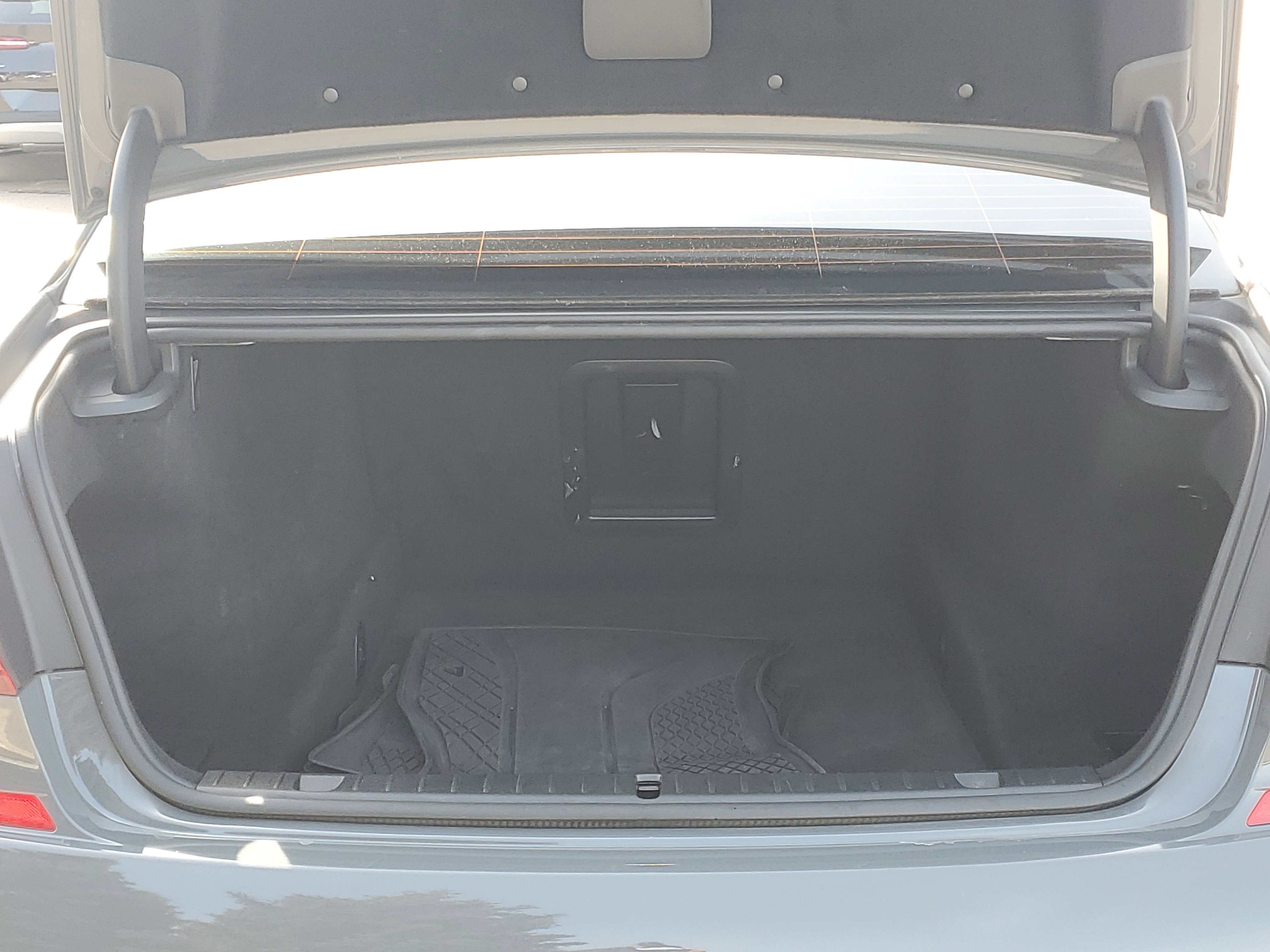 Used 2019 BMW 750i xDrive w/ Executive Package image 28