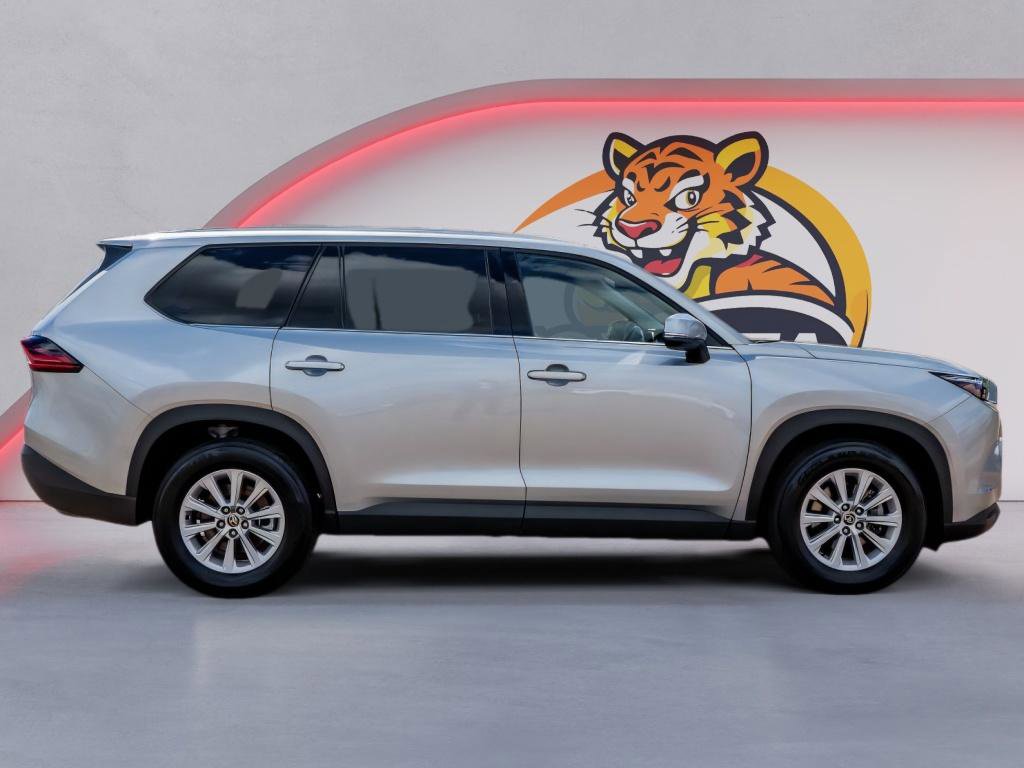 Used 2025 Toyota Grand Highlander FWD image 4