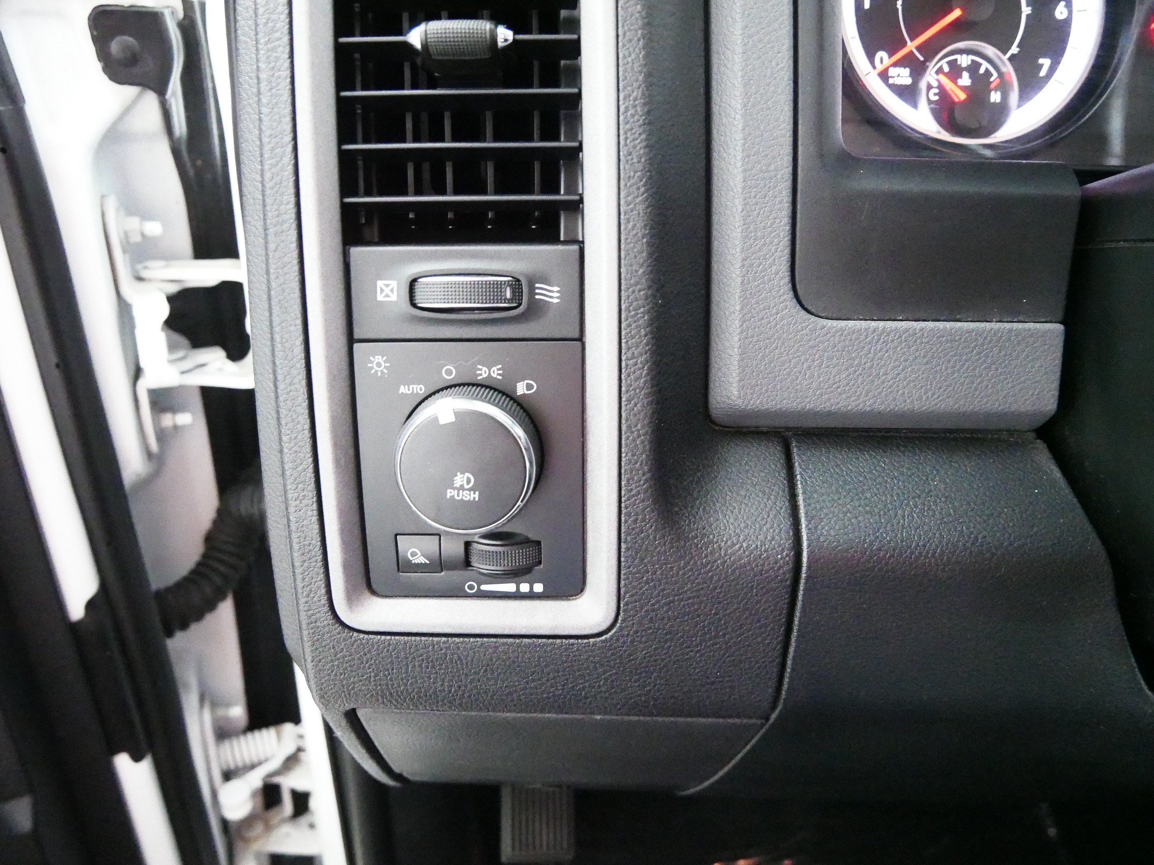 Used 2016 RAM 1500 Express AWD/4WD image 26