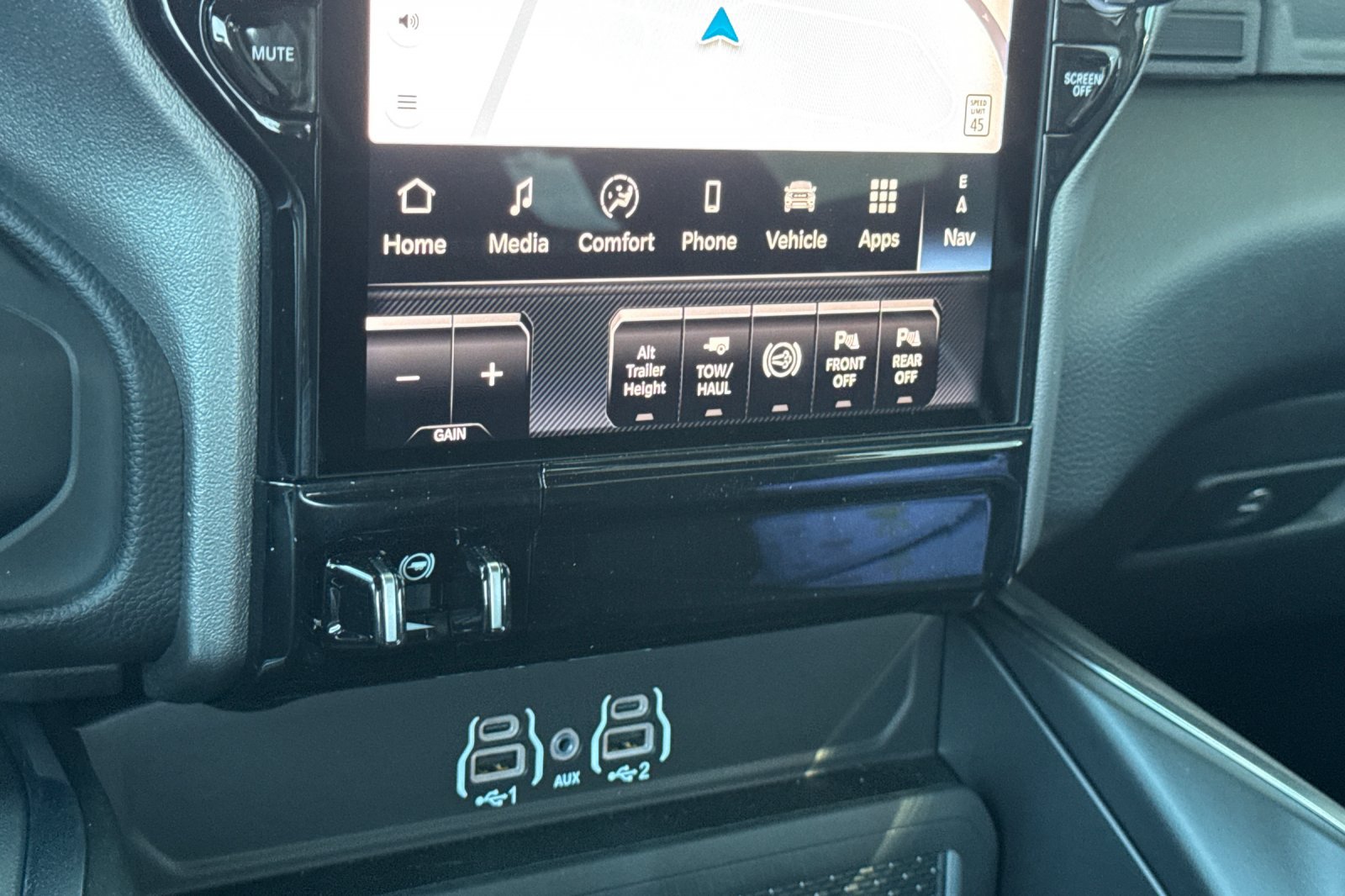New 2026 RAM 3500 Laramie AWD/4WD image 19