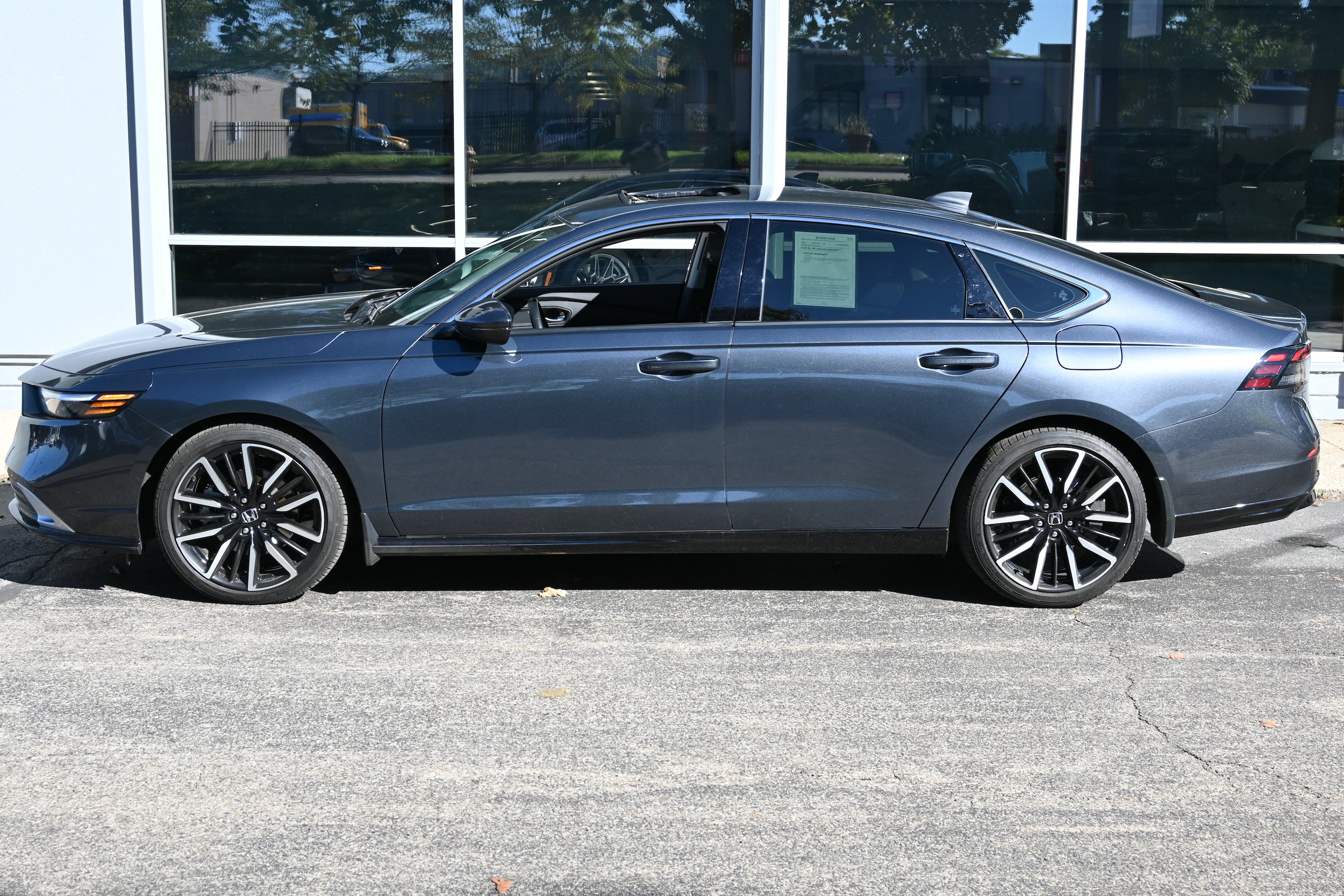 Used 2023 Honda Accord Touring image 3
