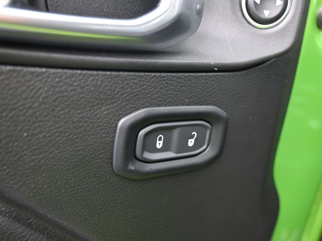 Used 2025 Jeep Wrangler Sport S image 27