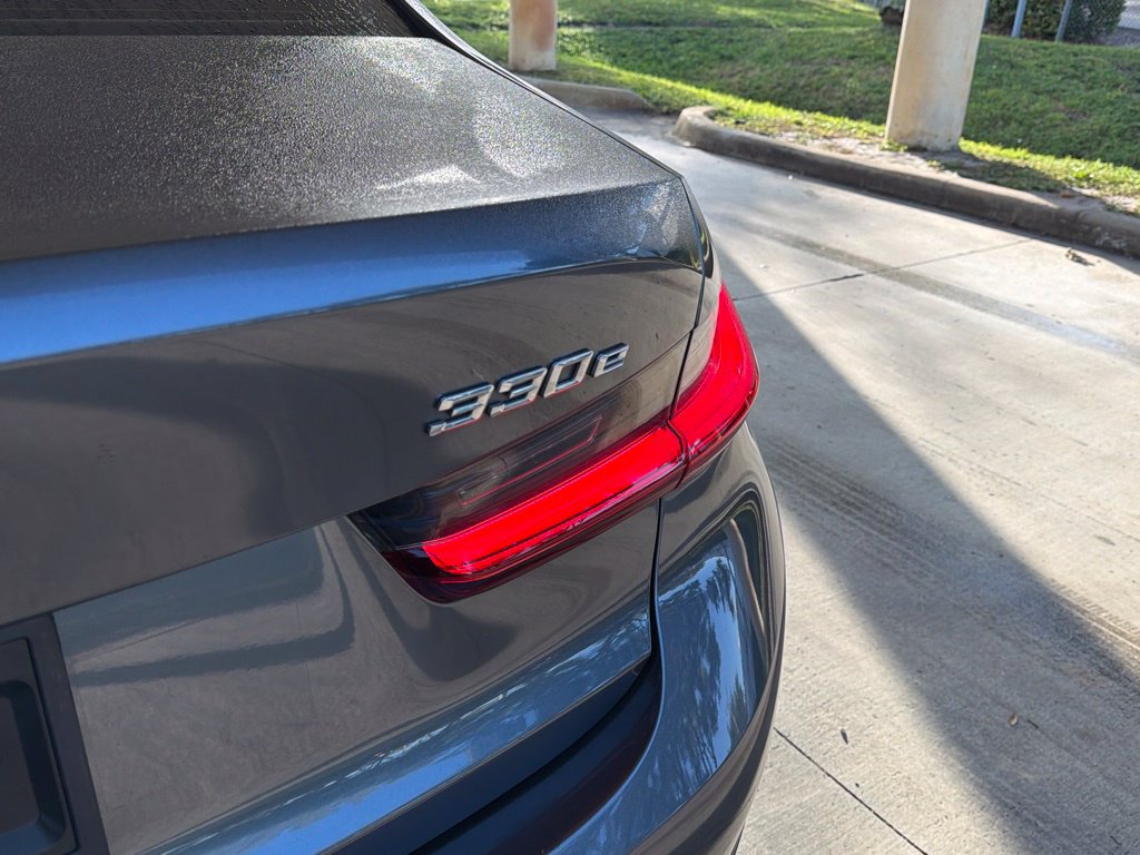 Used 2021 BMW 330e w/ Driving Assistance Package RWD image 22